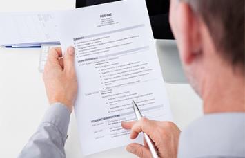 چگونه یک رزومه حرفه‌ای برای کار در کانادا بنویسیم؟ 